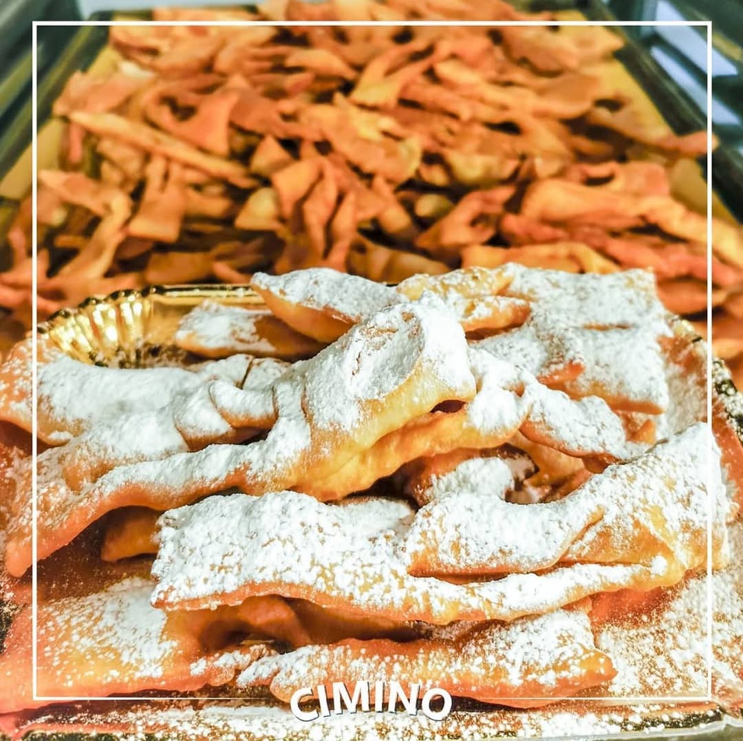 Chiacchiere di Carnevale appena fritte